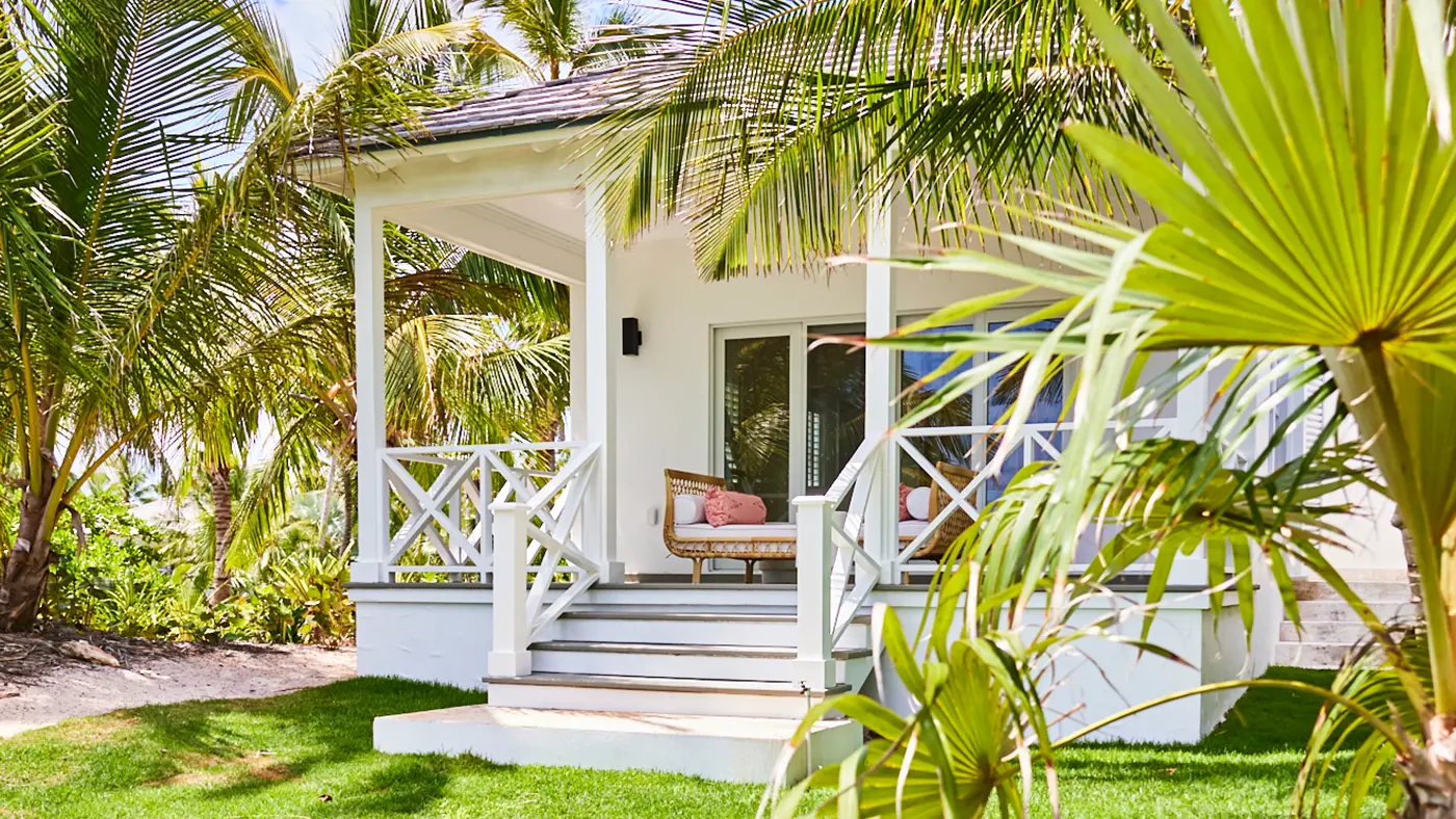 Pink Sand House, i-bedroom villa at The Potlatch Club, Eleuthera, south terrace with daybed