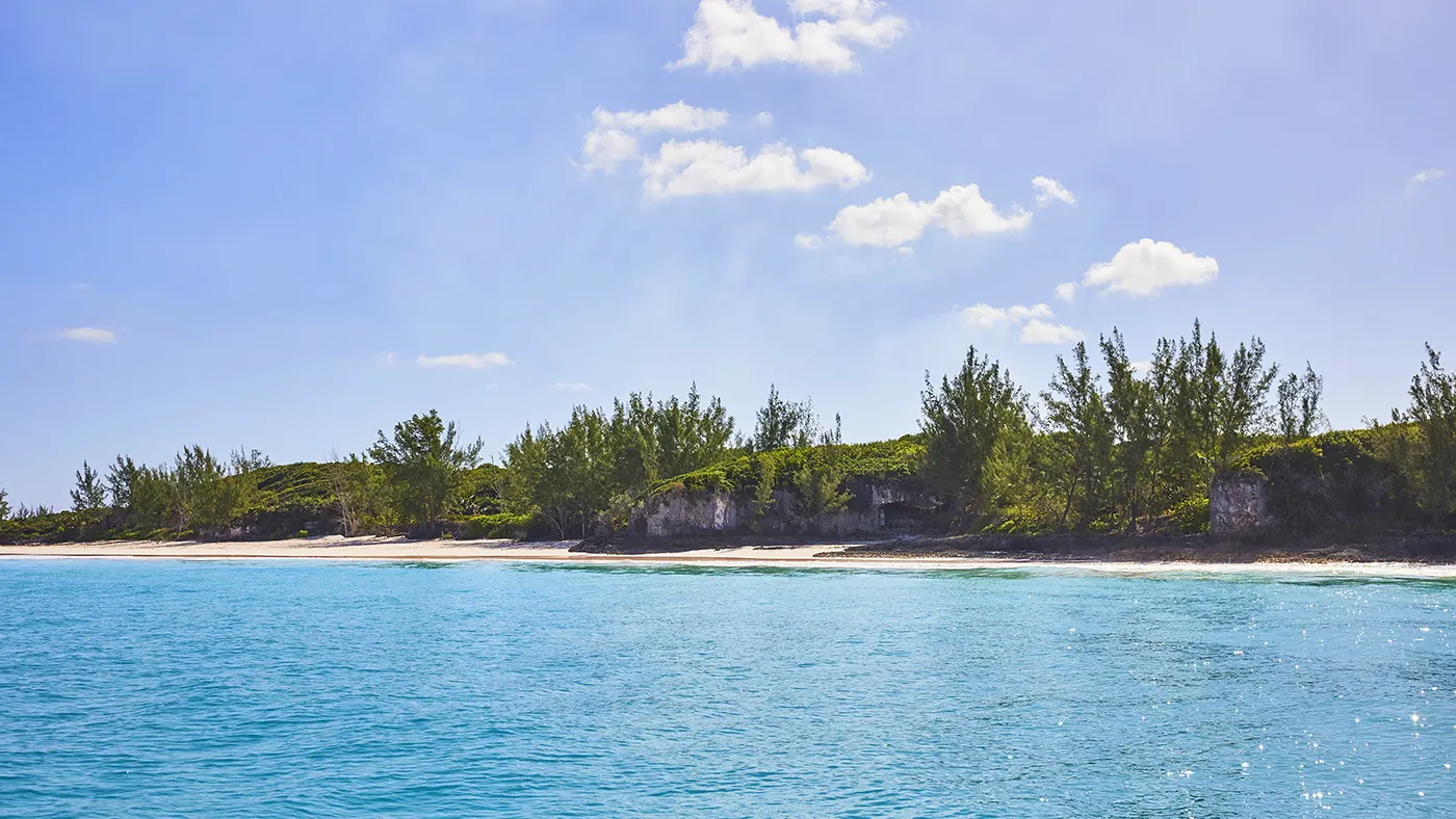 Rhe deserted shores of Eleuthera, Bahamas