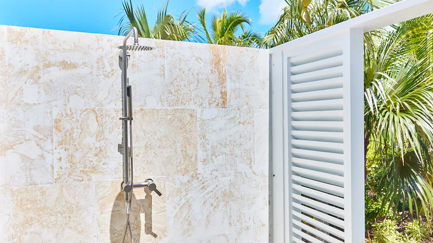 Pink Sand House, i-bedroom villa at The Potlatch Club, Eleuthera, outside shower